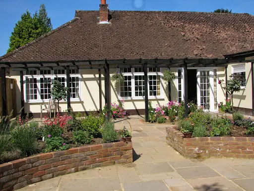 Old Wall Cottage Care Home - Expert Care in Betchworth